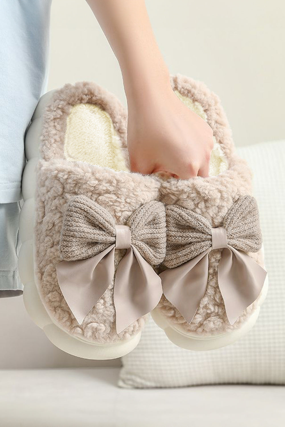 White Contrast Bowknot Applique Plush Winter Slippers