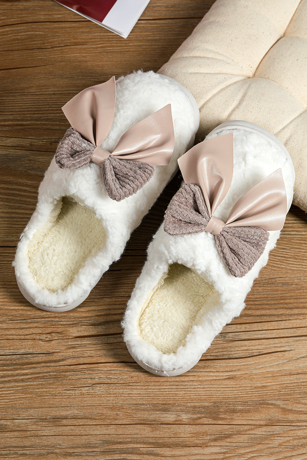 White Contrast Bowknot Applique Plush Winter Slippers